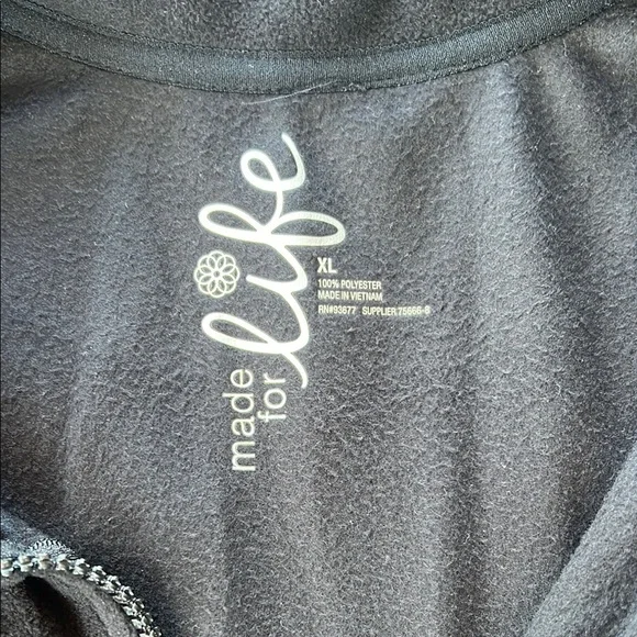 Black Fleece Vest - Picture 2 of 3